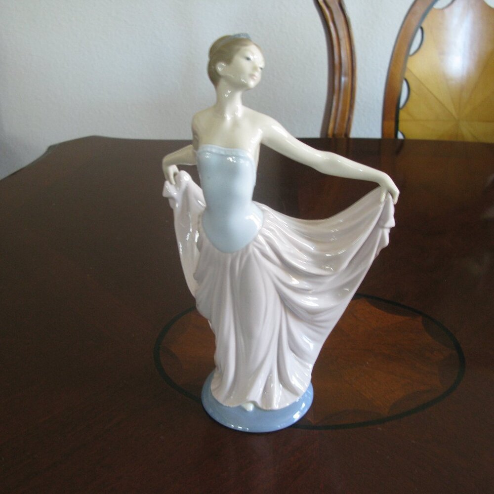 Lladro Vintage Figurine "The Dancer" #5050, 1979 Retired